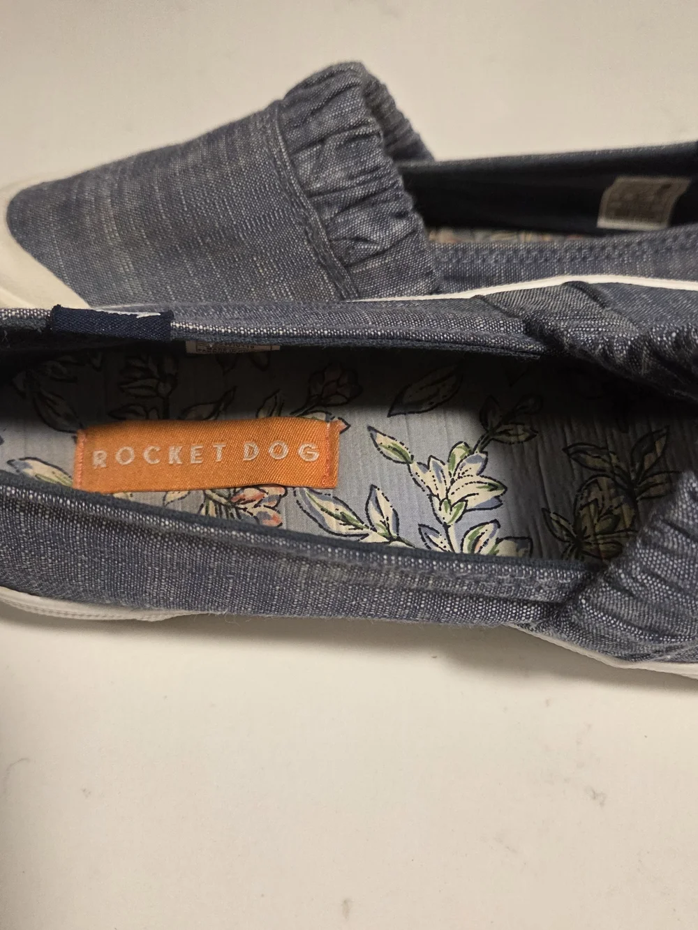 Rocket Dog Blue Chambray Slip-On Sneaker. Size 6
